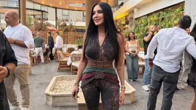 مي القاضي تخطف الأنظار بجمبسوت بني وتكشف عن عمرها الحقيقي في تصريحات تلفزيونية