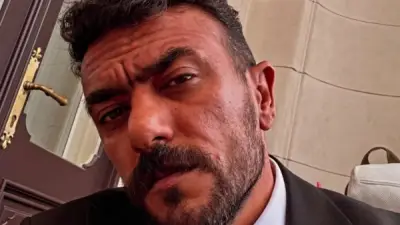 أحمد العوضي يخطف الأنظار ببدلة سوداء رسمية عبر إنستجرام