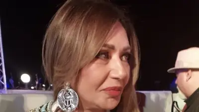 ليلى علوي تختار عقد خرز فرعوني في مهرجان سينما المرأة بأسوان