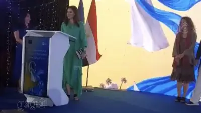 أروى جودة تعتذر بخفة دم عن تأخرها في احتفالية الاتحاد الأوروبي بمهرجان سينما المرأة بأسوان