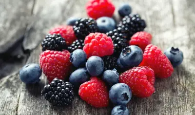 التوت: سيد فواكه الربيع وأهم فوائده الصحية المذهلة على الجسم