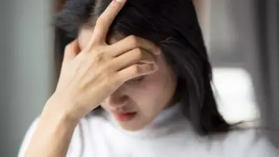 صداع الصباح يفسد يومك؟ خبيرة تكشف أسباب مفاجئة وطرق التخلص منه بدون أدوية
