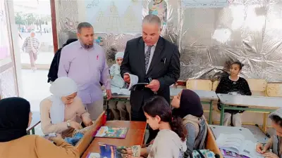 مدير تعليم الفيوم يتفقد سجلات التقييمات الشهرية والأسبوعية بمدارس طامية