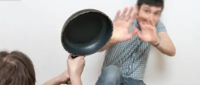 عالمة أزهرية تحذر: ضرب الزوجة لزوجها غير جائز.. وتكشف عن سلوكيات خاطئة لبعض الزوجات