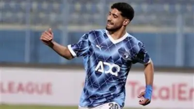 إبراهيم عادل: أرفض مقارنتي بمحمد صلاح.. وأسرتي تشجع المصري وبيراميدز