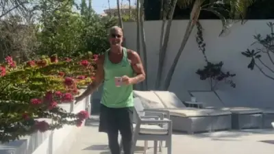 تامر هجرس يخطف الأنظار عبر إنستجرام ويعلن عن مشاركته في فيلم 