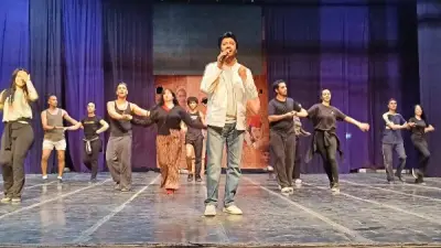 سامح يسري يحيي بروفات حفل تحرير سيناء على مسرح البالون