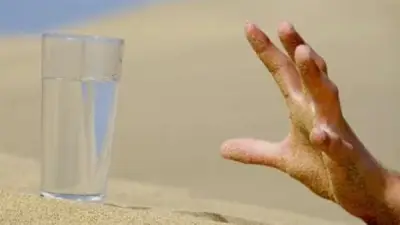 تحذير من العطش في الصيف: استشاري يوضح خطورة جفاف الحلق ولون البول