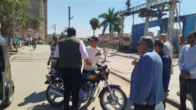 محافظ الدقهلية يضبط أول موتوسيكل مخالف لقرار حظر التلوث السمعي