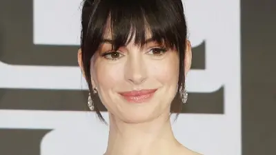 آن هاثاواي تثير الجدل بعبارة 