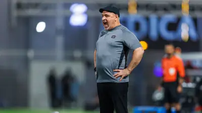 نور الدين زكري: الحكم أسقط الشباب في نهائي أبطال الخليج