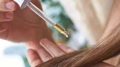 فوائد زيت الخروع للشعر: تعزيز النمو وعلاج التساقط وكيفية الاستخدام