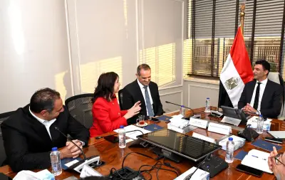 وزير الصناعة يبحث مع كوكاكولا هيلينك مصر خطط التوسع وزيادة الاستثمارات