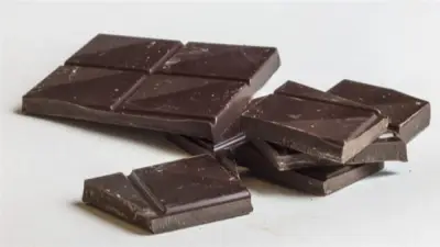 تأثير تناول قطعتين من الشيكولاتة الدارك يومياً على جسمك