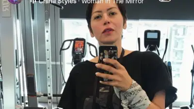 لقاء الخميسي تستعرض لياقتها بالجيم وتتوعد المخالفين قانونياً