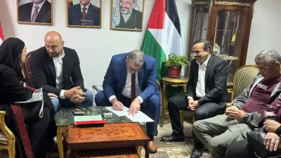 القنصلية الفلسطينية بالإسكندرية تحتفي بعقد قران شاب فلسطيني في أجواء عائلية