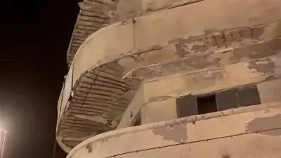 انهيار جزئي لعقار قديم في الإسكندرية يهشم سيارتين دون إصابات