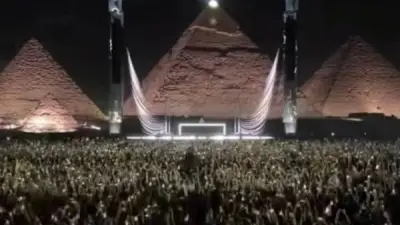 إقبال عربي وأجنبي وشبابي على حفل التكنو في الأهرامات