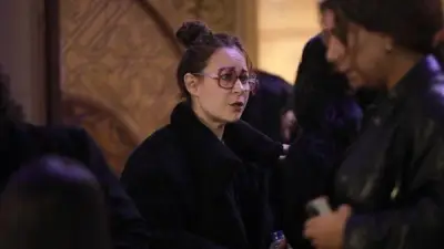 منة شلبي توجه رسالة مؤثرة لكل من قدم لها واجب العزاء في وفاة والدها