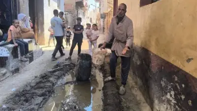 أهالي عزبة شاكر بشبين القناطر يروون معاناتهم مع غياب الصرف الصحي