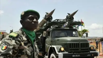 الجيش المالي يعلن هجمات متزامنة لمسلحين في باماكو وعدة مناطق