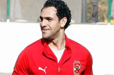 منتخب الناشئين يحتفل بعيد ميلاد مدرب الحراس بعد الفوز على الجزائر