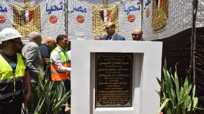 محافظ أسيوط يضع حجر الأساس لكوبري جديد بمنطقة السادات في العيد القومي