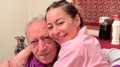 منة شلبي تحيي ذكرى ميلاد والدها برسالة مؤثرة وتطلب الفاتحة