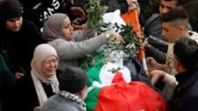 تشييع جثمان امرأة حامل بتوأم استشهدت في قصف إسرائيلي على غزة