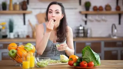 أطعمة تحسن رائحة الجسم بشكل طبيعي: سر الجاذبية يبدأ من الداخل