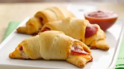 طريقة عمل الكرواسون بالجبنة بأقل المكونات في المنزل