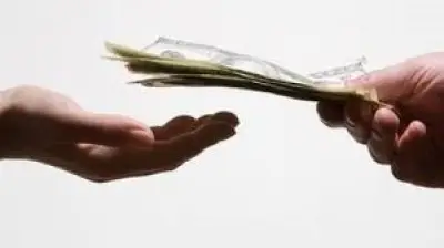 الأزهر للفتوى يوضح فضل الصدقة وأثرها في حياة المسلم