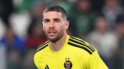 قلق جزائري.. نقل لوكا زيدان إلى المستشفى بعد إصابة دامية في مباراة غرناطة