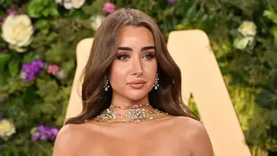 هنا الزاهد تبهر جمهورها بإطلالة صيفية جذابة داخل سيارتها صورة