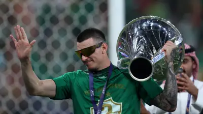 إيبانيز يعيد بناء هوساوي بعد الطرد في ليلة تتويج الأهلي بدوري أبطال آسيا