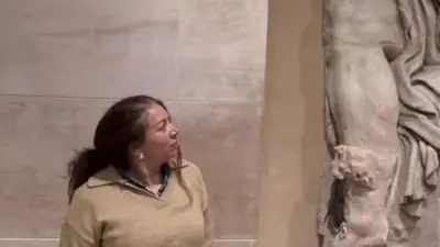 انتصار تشارك جمهورها أحدث إطلالة من رحلتها إلى باريس