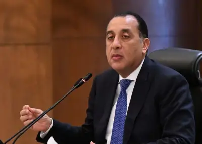 وزير الرياضة يعزي رئيس الوزراء في وفاة والده