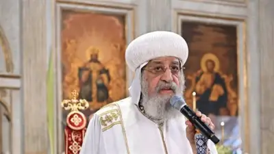 البابا تواضروس يعزي رئيس الوزراء في وفاة والده اللواء كمال مدبولي