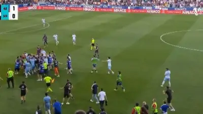 فوضى واشتباكات دامية تخيم على مواجهة ريال سرقسطة وهويسكا في دوري الدرجة الثانية الإسباني