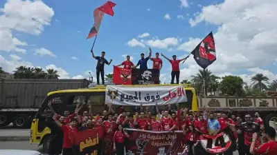 زحف جماهير الأهلي إلى استاد الدفاع الجوي لحضور مباراة بيراميدز