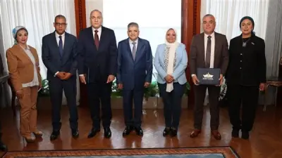 قناة السويس توقع بروتوكول تعاون مع تعليم الكبار لمحو الأمية