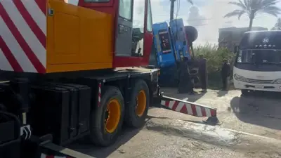 هبوط أرضي يتسبب في انقلاب سيارة نقل ثقيل غرب الإسكندرية دون إصابات