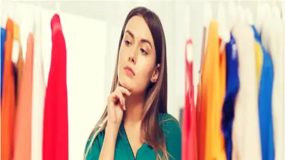 تجنب ألوان الغدر في الصيف.. ملابس تزيد الحرارة وأخرى تنقذك من الحر