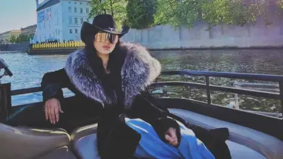 مي عمر تخطف الأنظار بإطلالة كاجوال بالفرو على إنستجرام