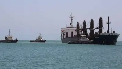 تقرير: الحوثيون يدرسون فرض رسوم عبور على السفن في باب المندب