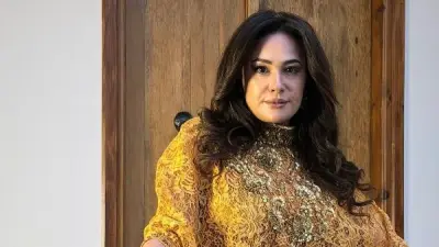 هند صبري تتألق بفستان ذهبي في أحدث ظهور ساحر