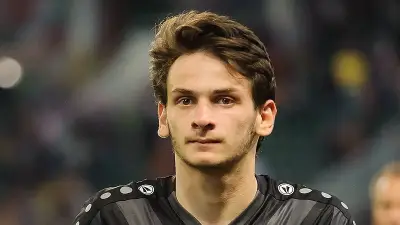 كفاراتسخيليا يرفض الرحيل عن باريس سان جيرمان في الصيف