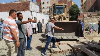 إزالة فورية لتعديات على أملاك الدولة بمنطقة زرزارة شمال الغردقة