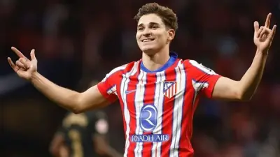 جوليان ألفاريز يطلب الانتقال إلى برشلونة في صفقة تبادلية مرتقبة