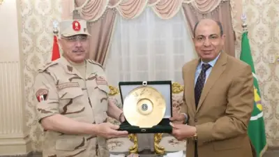 محافظ المنيا يستقبل مدير جمعية المحاربين القدماء ويؤكد: الشهداء رمز الفداء